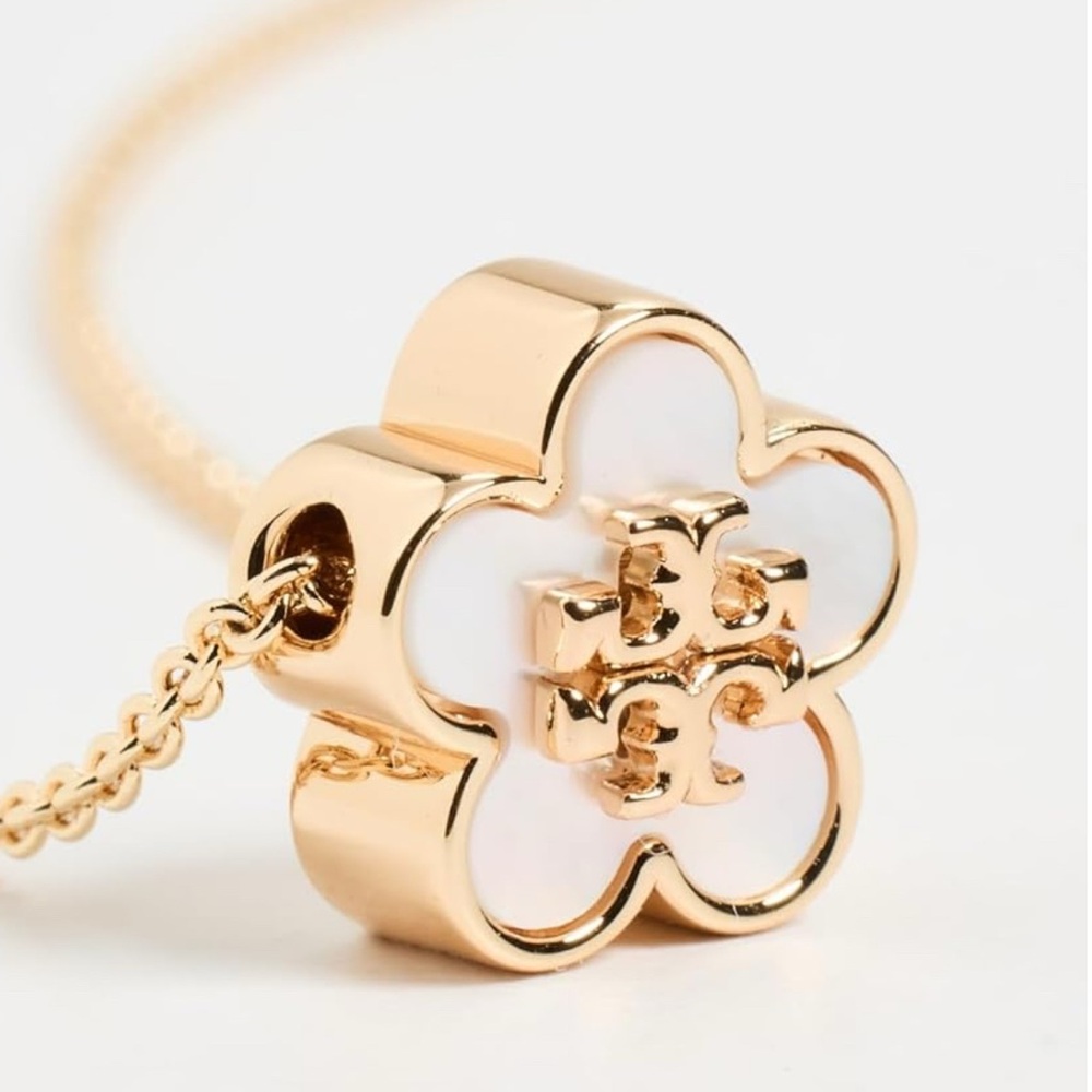 Tory Burch Kia Flower Pendant Necklace and Clover Earring’s NEW - Picture 3 of 15
